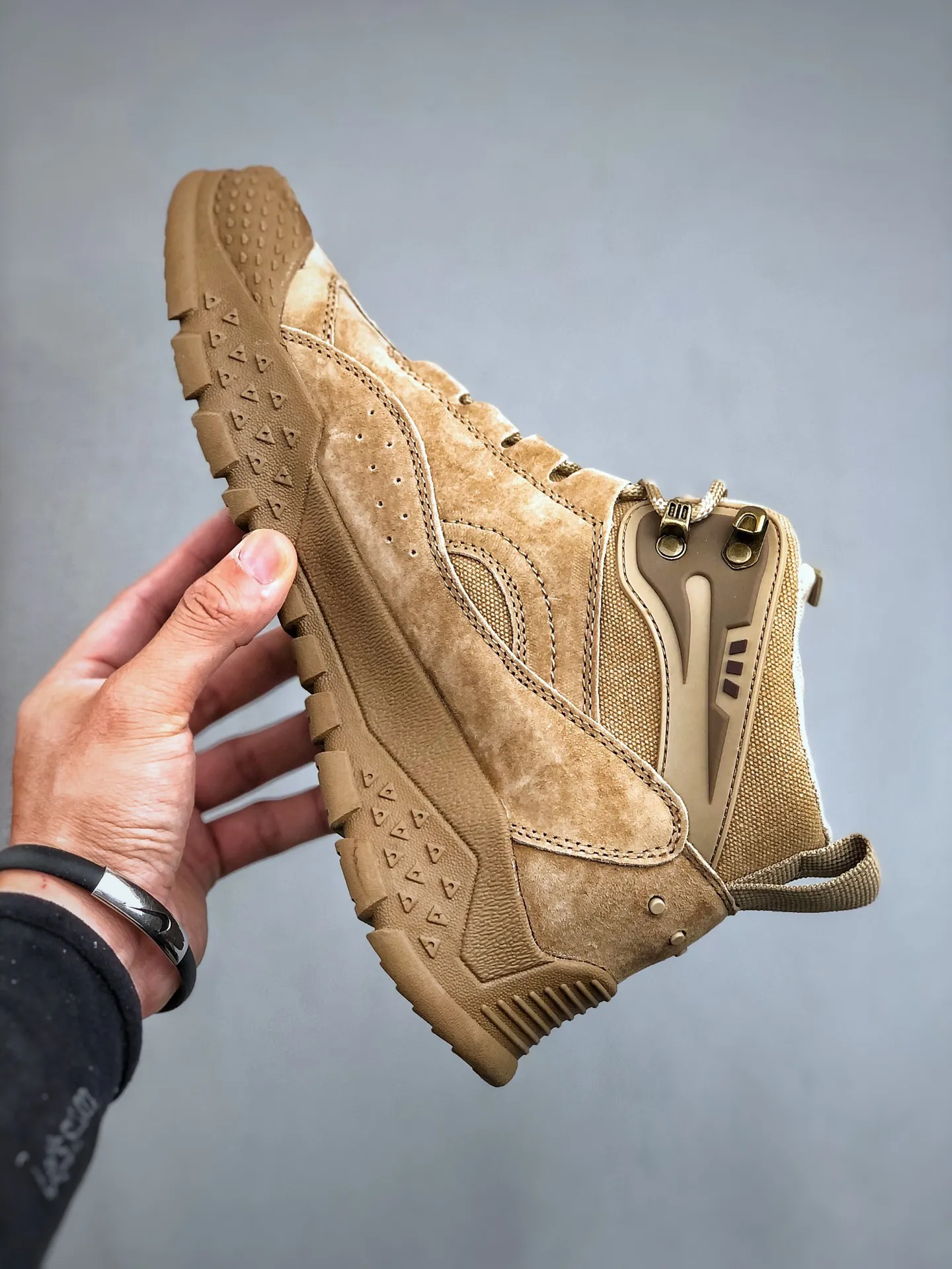 Local self-pickup💰560 Support store release New arrivals🚀Timberland Timberland outdoor mid-top casual Martin boots series Guangdong factory quality Original box original packaging The fabric is made of Italian 🇮🇹 top-grade frosted fine-grained cowhide with anti-odor and anti-corrosion genuine leather latex insoles to give you a perfect wearing experience High-quality and durable, a must-have for sportsmen Specially designed to handle handsomeness High-quality and first-class foot feel Size: 39 40 41 42 43 44 (leather shoe size)